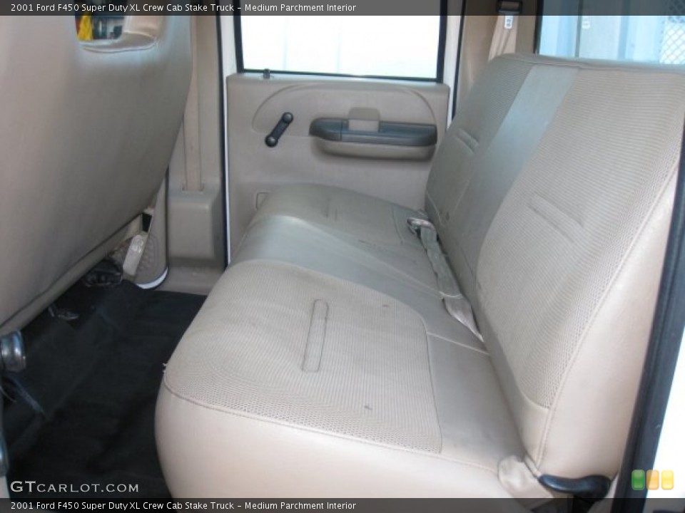 Medium Parchment Interior Photo for the 2001 Ford F450 Super Duty XL Crew Cab Stake Truck #54983446
