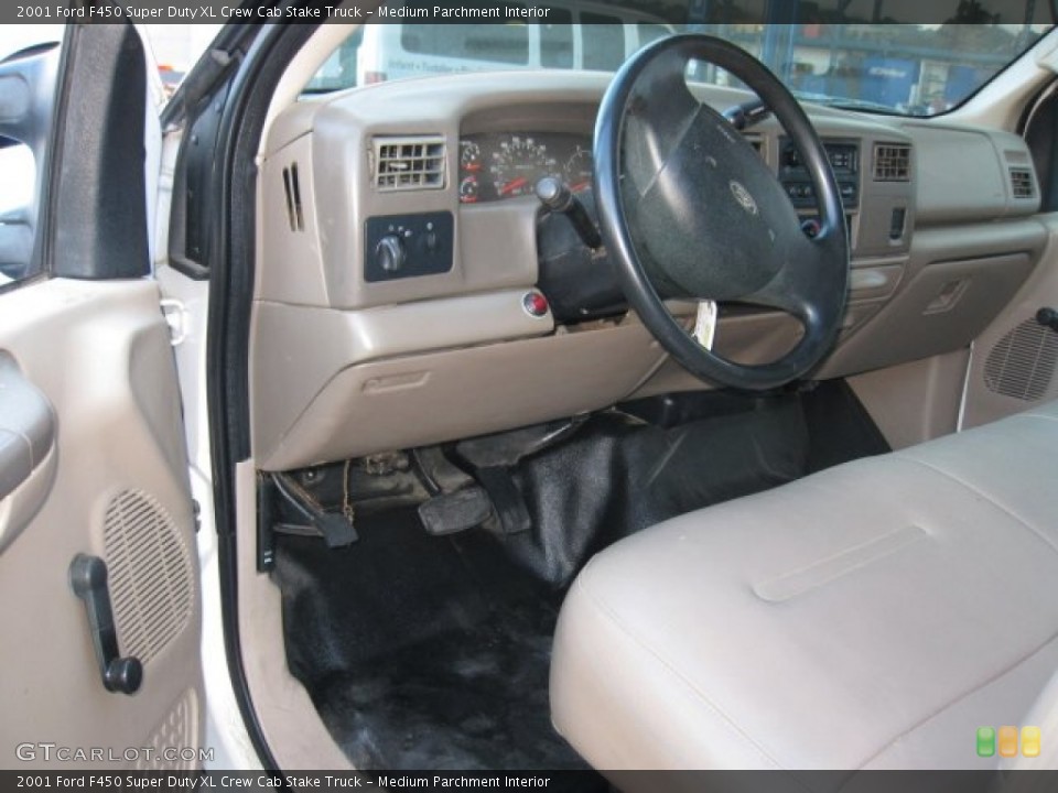Medium Parchment Interior Photo for the 2001 Ford F450 Super Duty XL Crew Cab Stake Truck #54983461