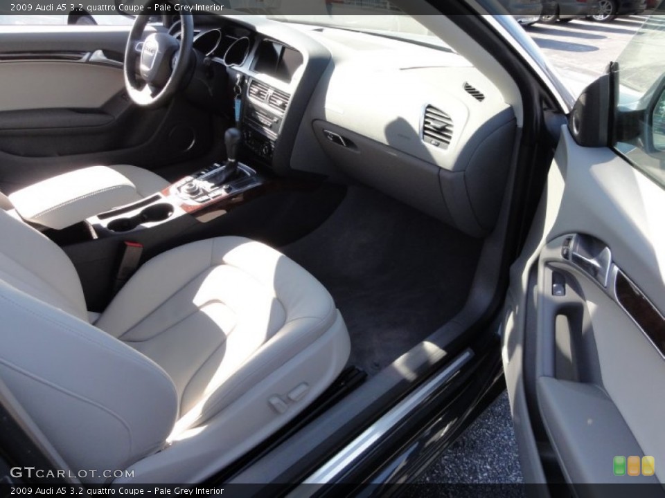 Pale Grey Interior Photo for the 2009 Audi A5 3.2 quattro Coupe #54992809