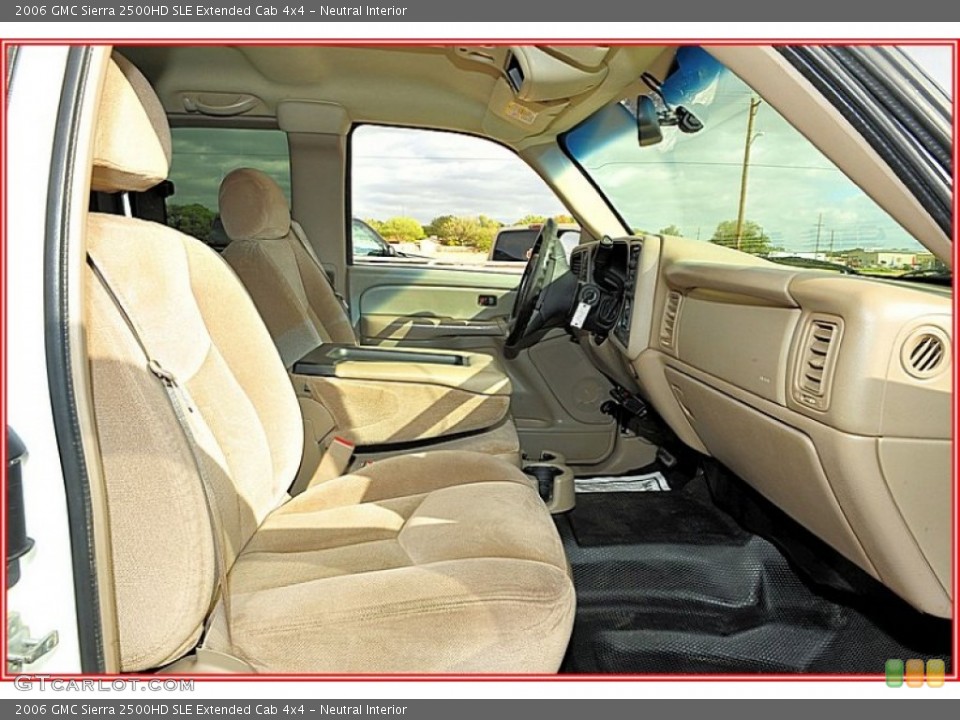 Neutral Interior Photo for the 2006 GMC Sierra 2500HD SLE Extended Cab 4x4 #54997261