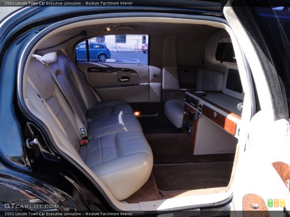 Medium Parchment Interior Photo for the 2001 Lincoln Town Car Executive Limousine #55002406