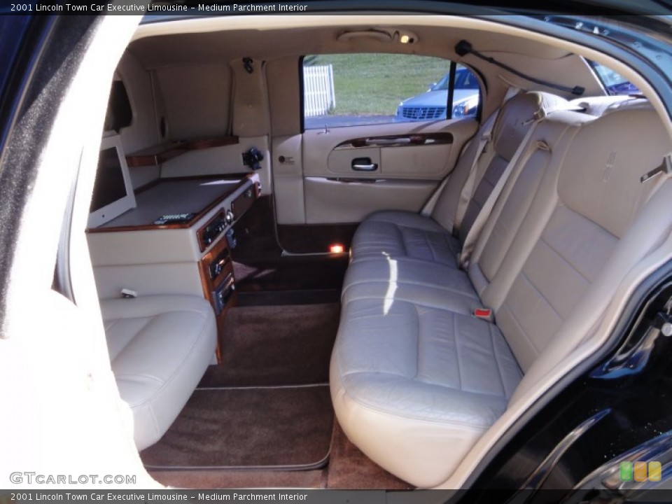 Medium Parchment Interior Photo for the 2001 Lincoln Town Car Executive Limousine #55002502