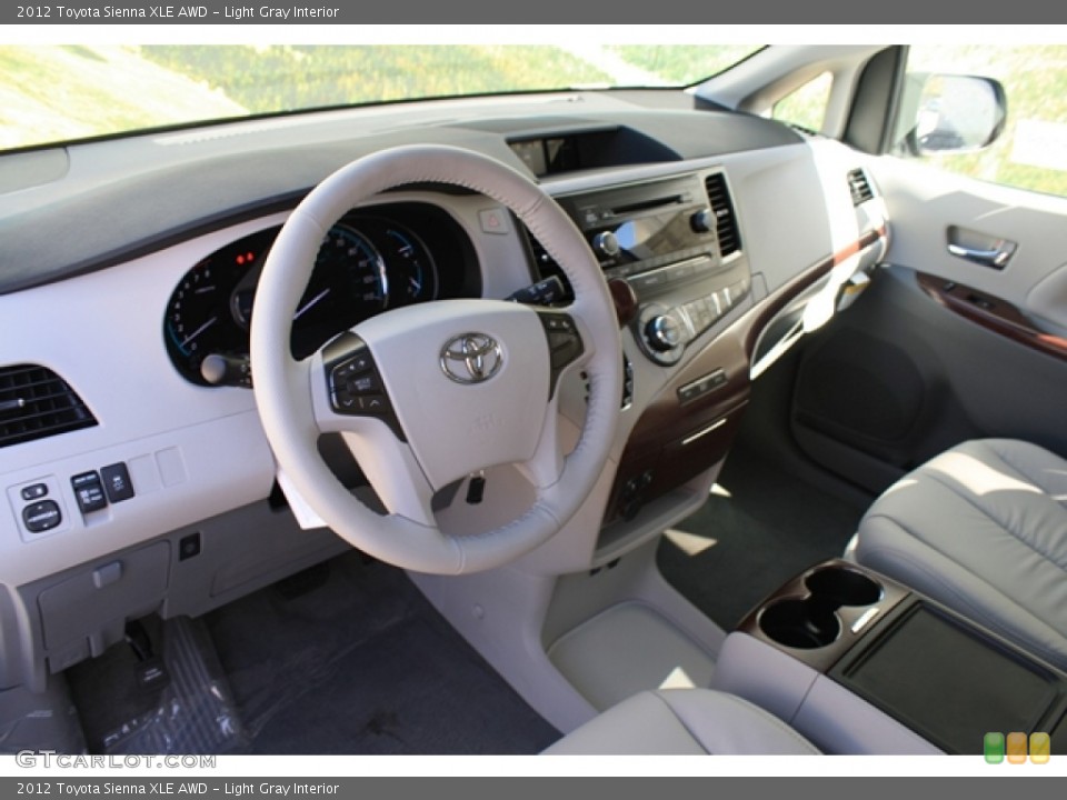 Light Gray Interior Photo for the 2012 Toyota Sienna XLE AWD #55002991