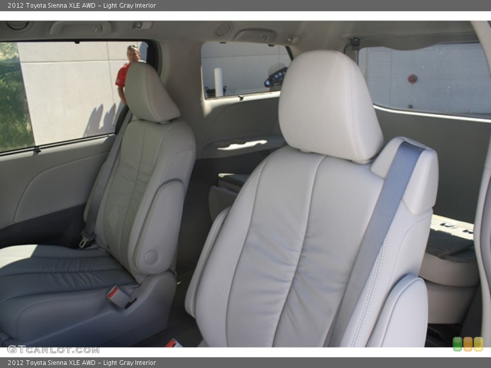 Light Gray Interior Photo for the 2012 Toyota Sienna XLE AWD #55003020