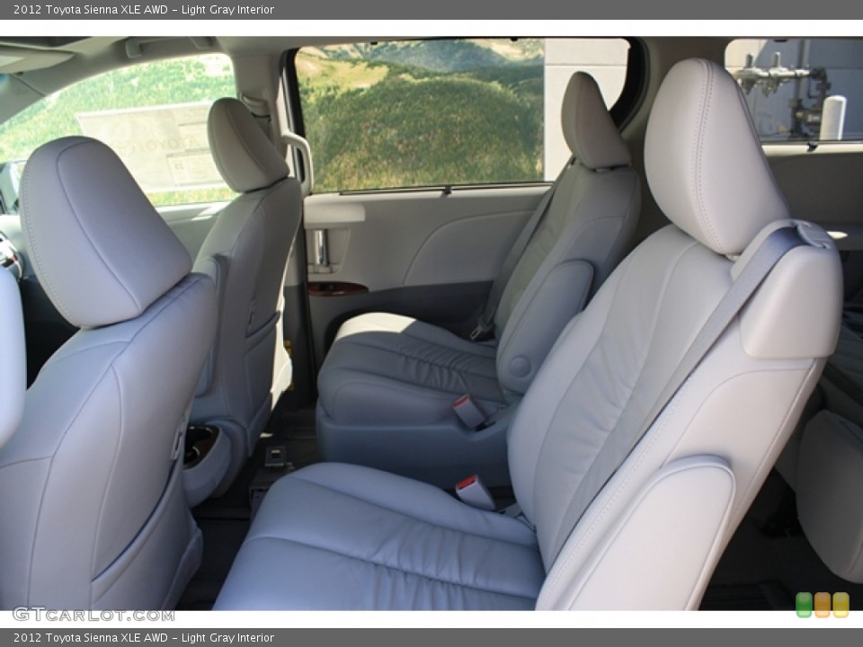 Light Gray Interior Photo for the 2012 Toyota Sienna XLE AWD #55003028