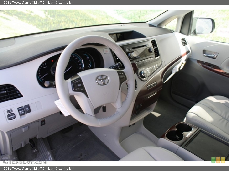 Light Gray Interior Photo for the 2012 Toyota Sienna XLE AWD #55003138