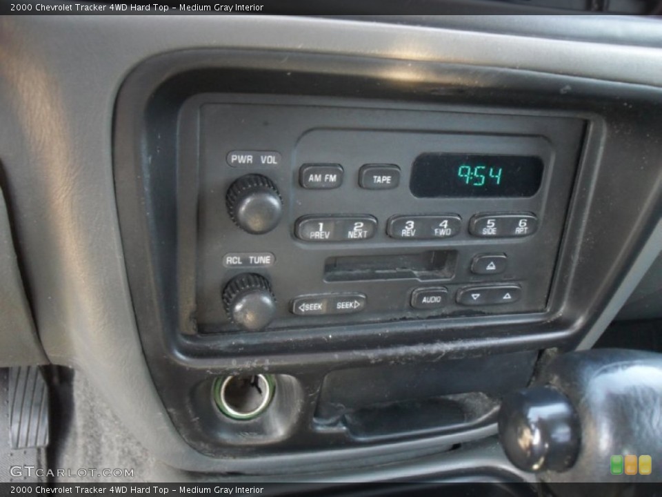 Medium Gray Interior Audio System for the 2000 Chevrolet Tracker 4WD Hard Top #55004269