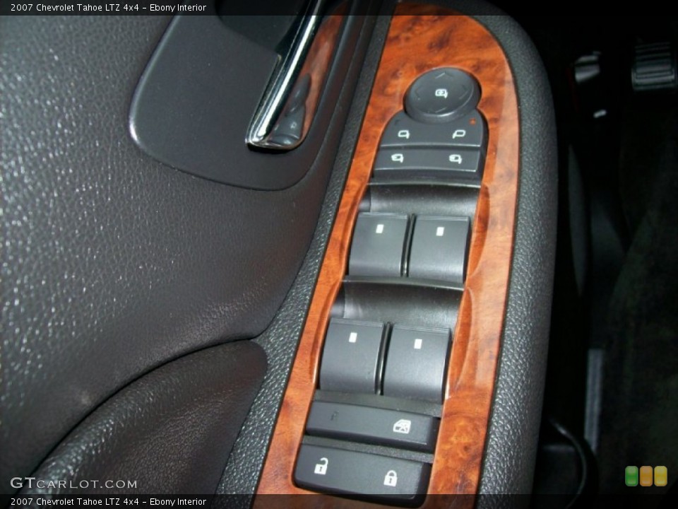 Ebony Interior Controls for the 2007 Chevrolet Tahoe LTZ 4x4 #55015988