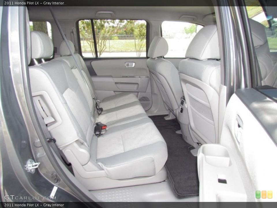 Gray Interior Photo for the 2011 Honda Pilot LX #55027536
