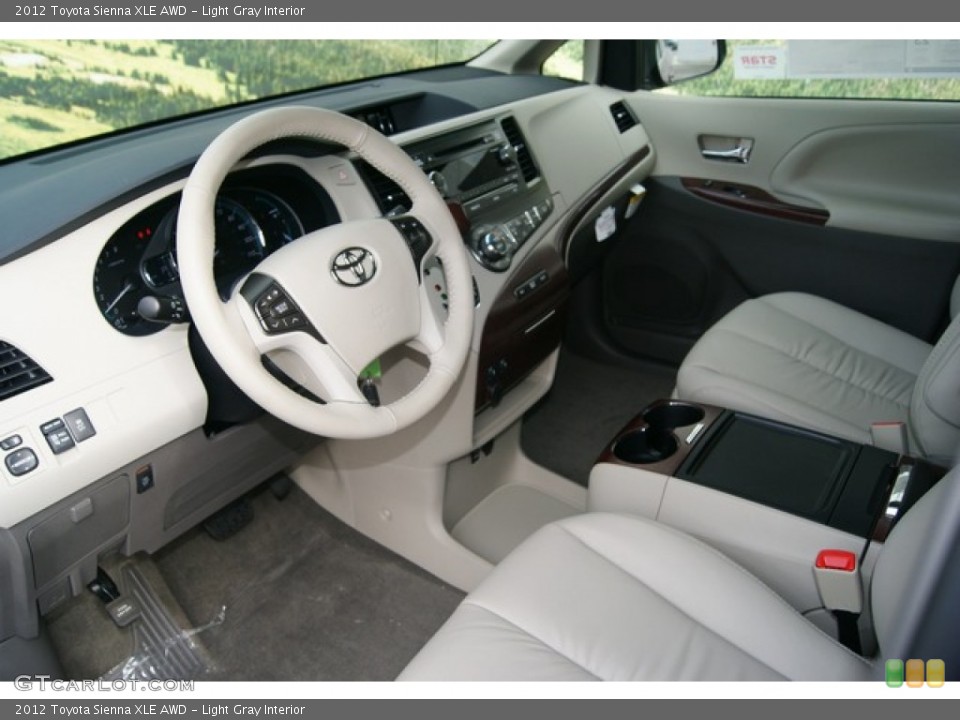 Light Gray Interior Photo for the 2012 Toyota Sienna XLE AWD #55056951