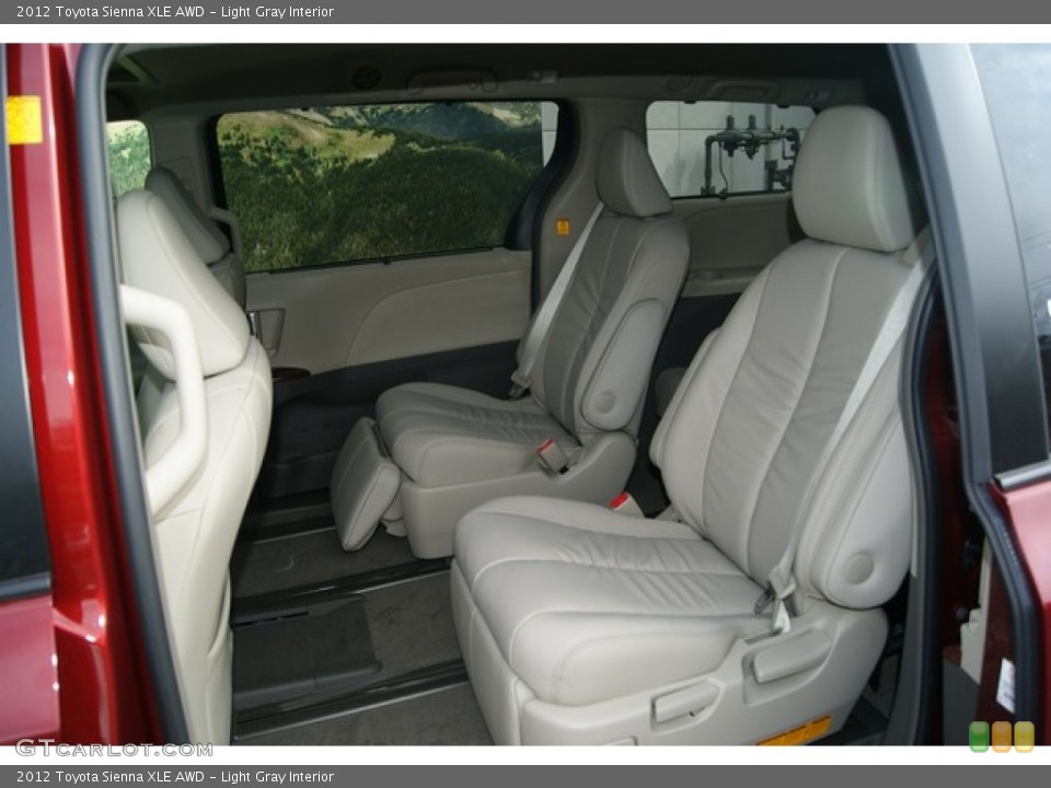 Light Gray Interior Photo for the 2012 Toyota Sienna XLE AWD #55056987