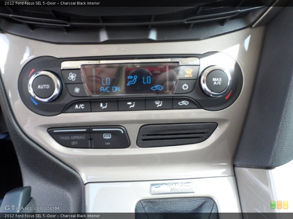 Charcoal Black Interior Controls for the 2012 Ford Focus SEL 5-Door #55060362