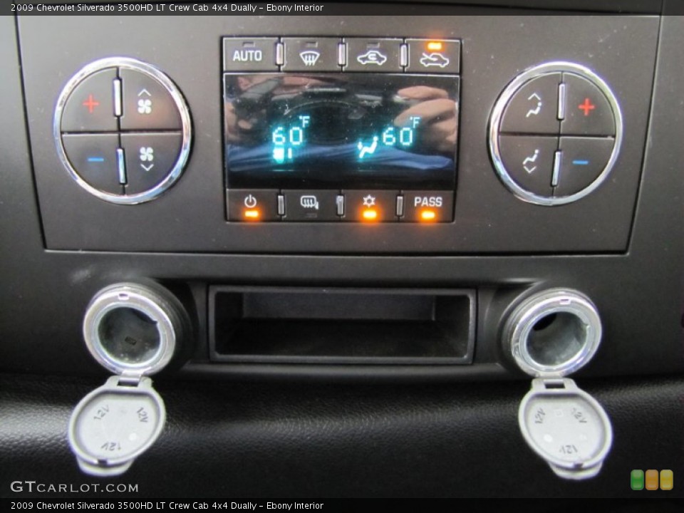 Ebony Interior Controls for the 2009 Chevrolet Silverado 3500HD LT Crew Cab 4x4 Dually #55066521