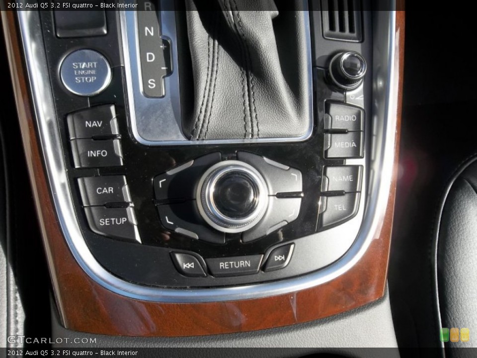 Black Interior Controls for the 2012 Audi Q5 3.2 FSI quattro #55086886