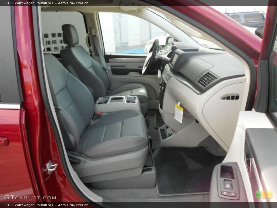 Aero Gray Interior Photo for the 2012 Volkswagen Routan SEL #55110513