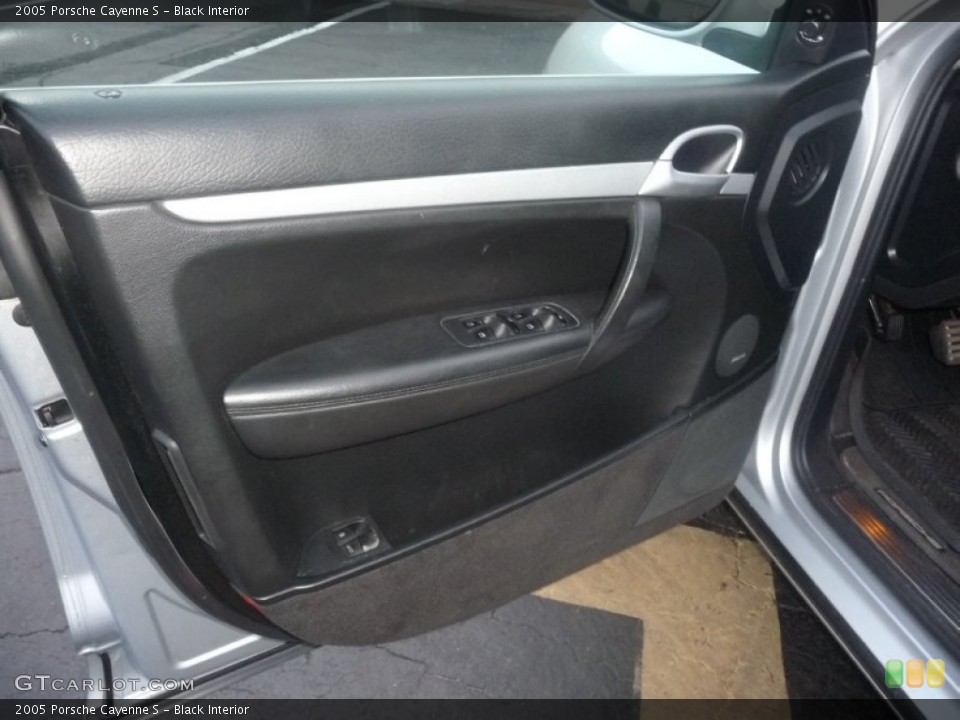 Black Interior Door Panel for the 2005 Porsche Cayenne S #55116462