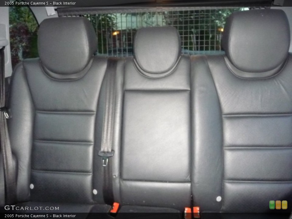 Black Interior Photo for the 2005 Porsche Cayenne S #55116597