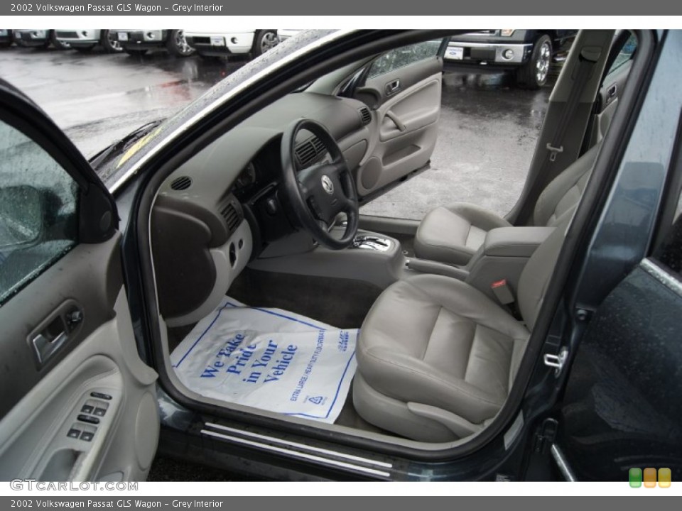 Grey Interior Photo for the 2002 Volkswagen Passat GLS Wagon #55141958