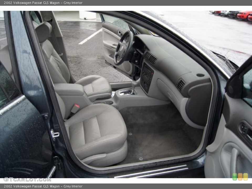 Grey Interior Photo for the 2002 Volkswagen Passat GLS Wagon #55141999