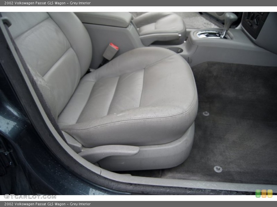 Grey Interior Photo for the 2002 Volkswagen Passat GLS Wagon #55142009