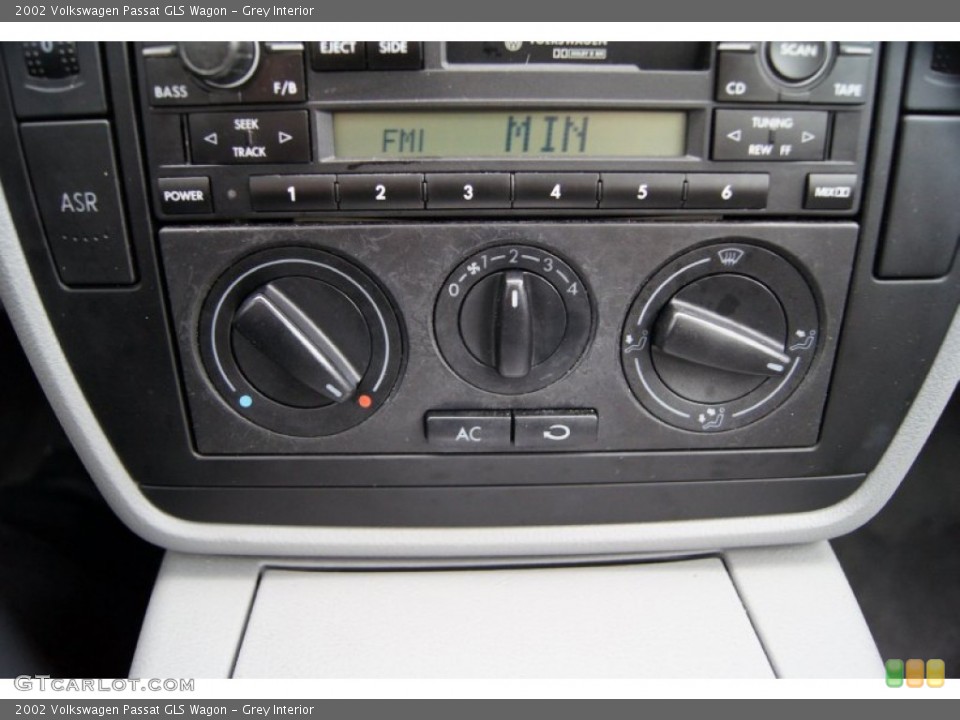 Grey Interior Controls for the 2002 Volkswagen Passat GLS Wagon #55142137