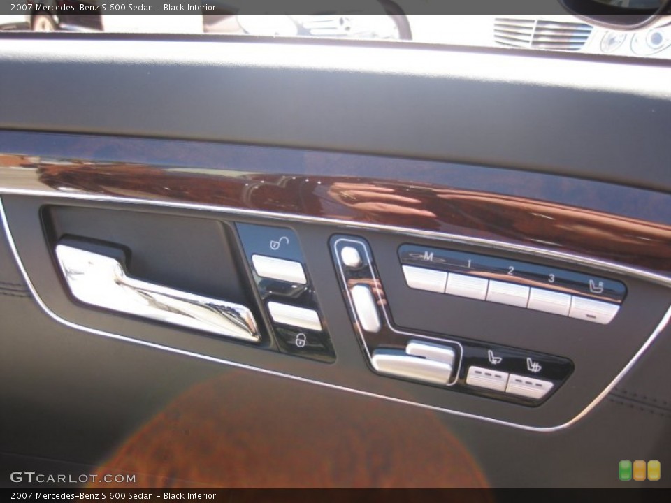 Black Interior Controls for the 2007 Mercedes-Benz S 600 Sedan #55145366