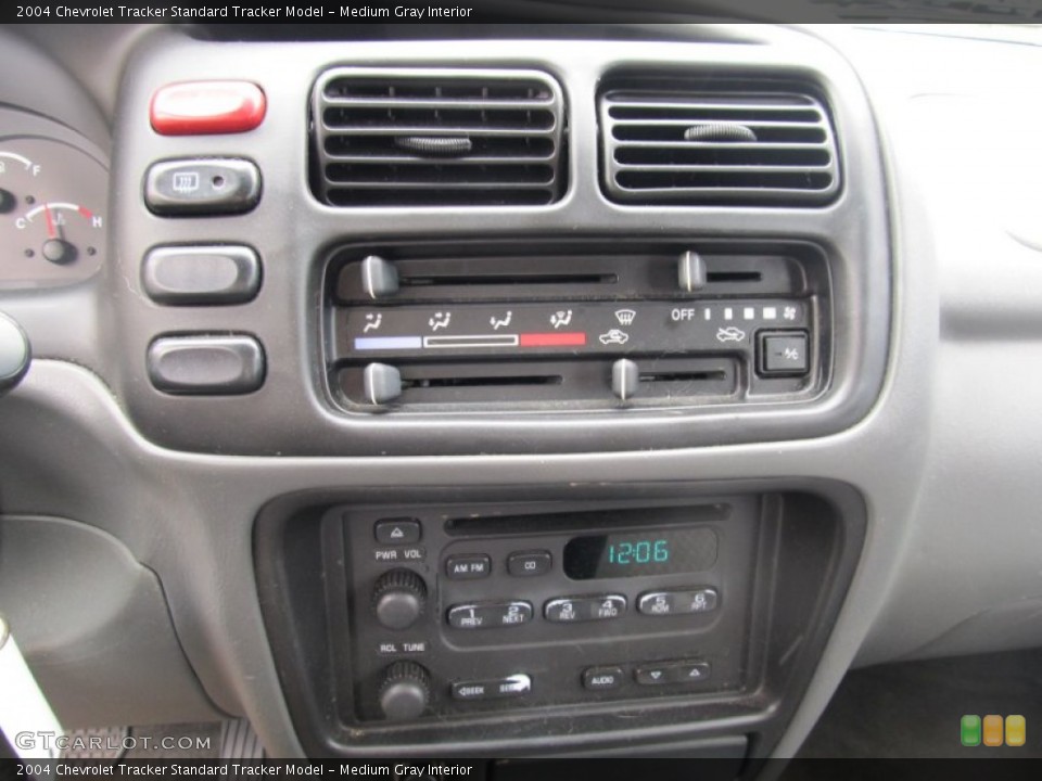 Medium Gray Interior Controls for the 2004 Chevrolet Tracker  #55151009