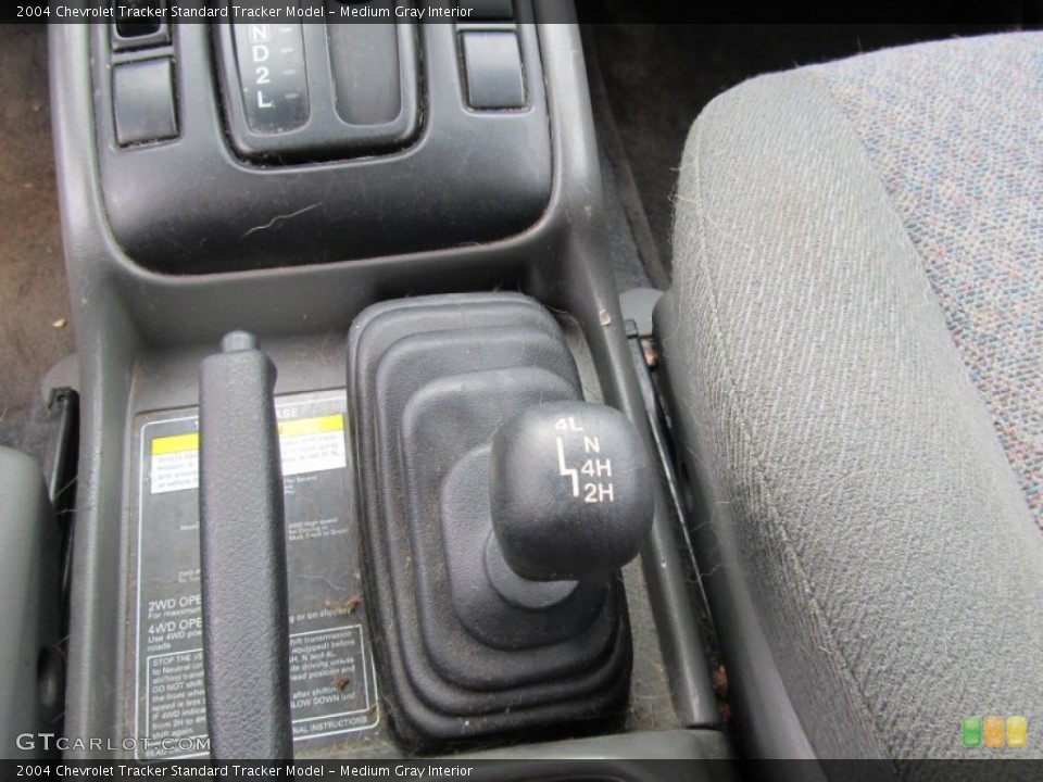 Medium Gray Interior Controls for the 2004 Chevrolet Tracker  #55151027