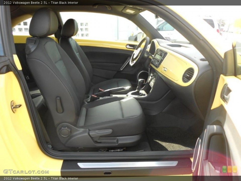 Titan Black Interior Photo for the 2012 Volkswagen Beetle 2.5L #55156067