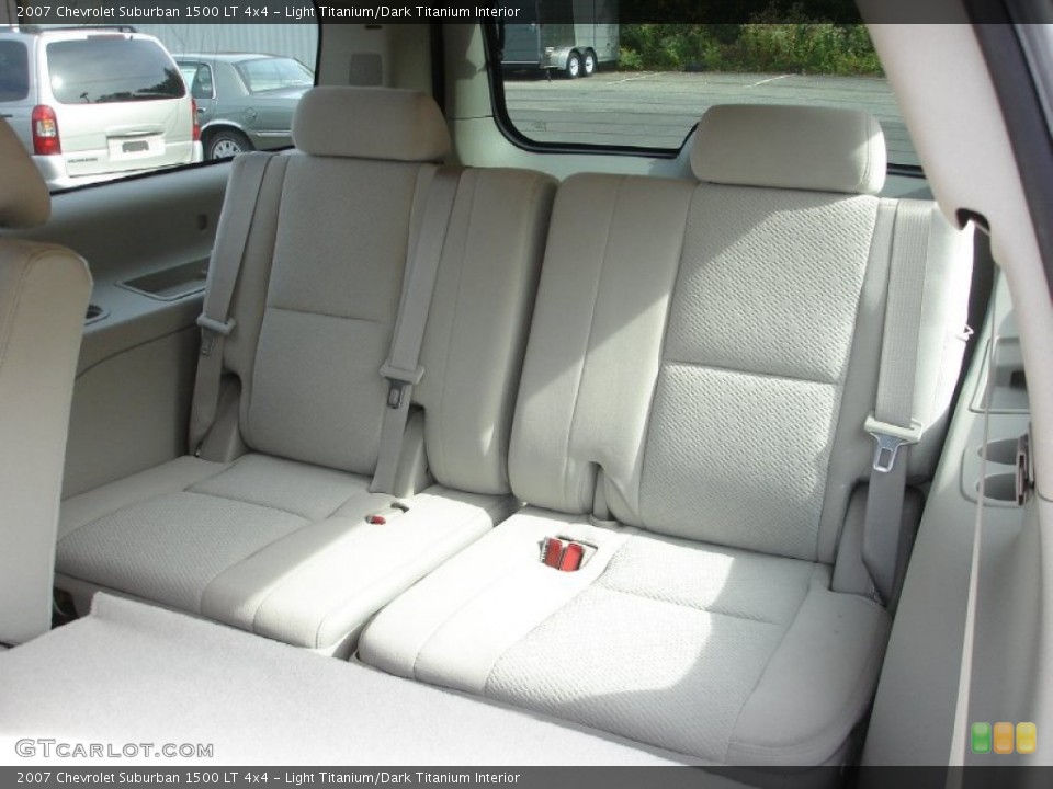 Light Titanium/Dark Titanium Interior Photo for the 2007 Chevrolet Suburban 1500 LT 4x4 #55165458