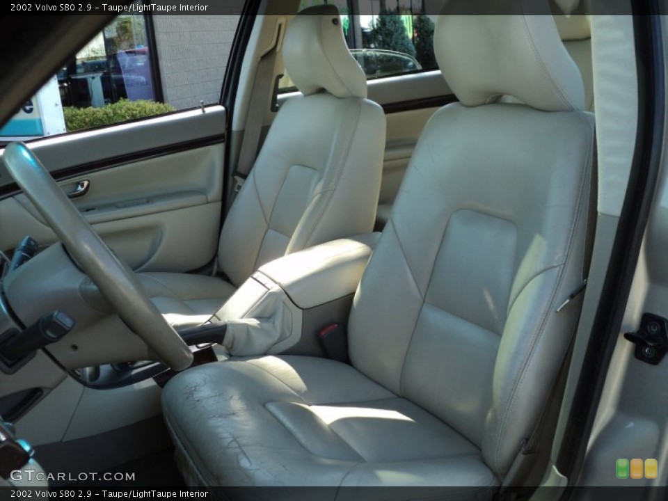 Taupe/LightTaupe Interior Photo for the 2002 Volvo S80 2.9 #55174039