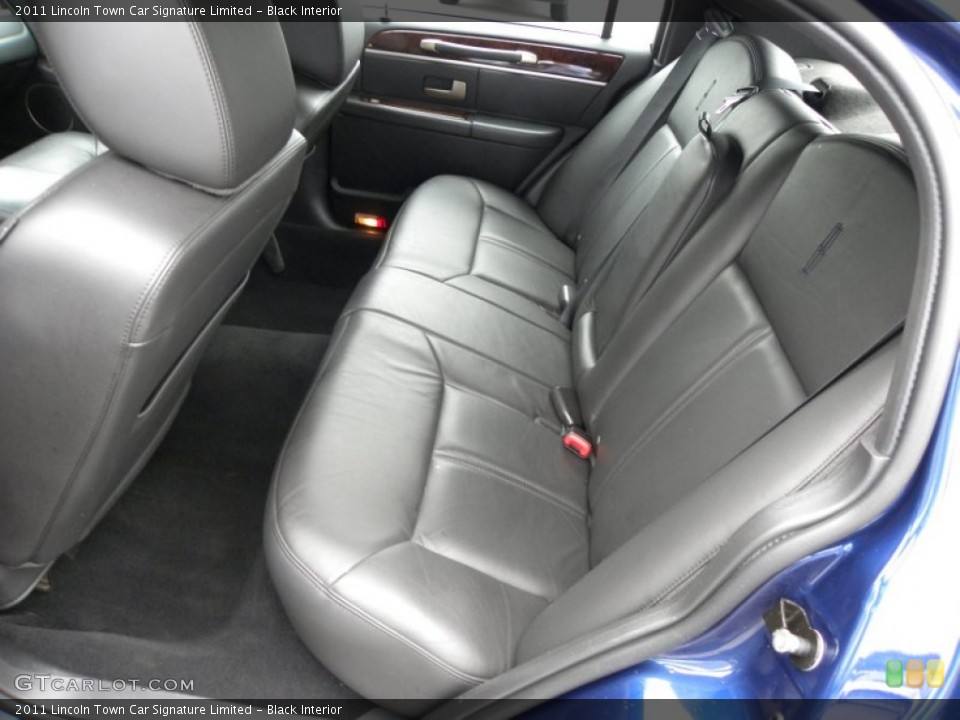 Black Interior Photo for the 2011 Lincoln Town Car Signature Limited #55176423
