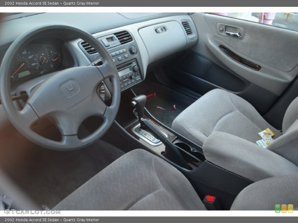 Quartz Gray Interior Photo for the 2002 Honda Accord SE Sedan #55179111