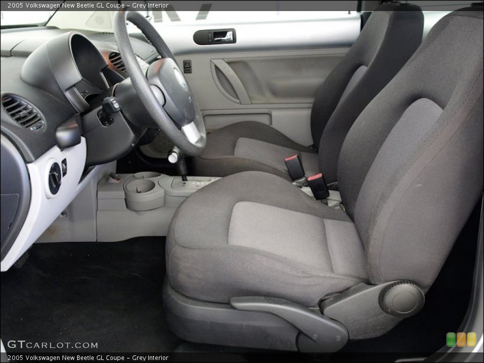 Grey Interior Photo for the 2005 Volkswagen New Beetle GL Coupe #55186368