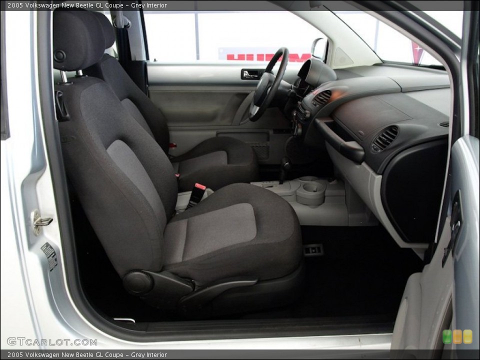 Grey Interior Photo for the 2005 Volkswagen New Beetle GL Coupe #55186405
