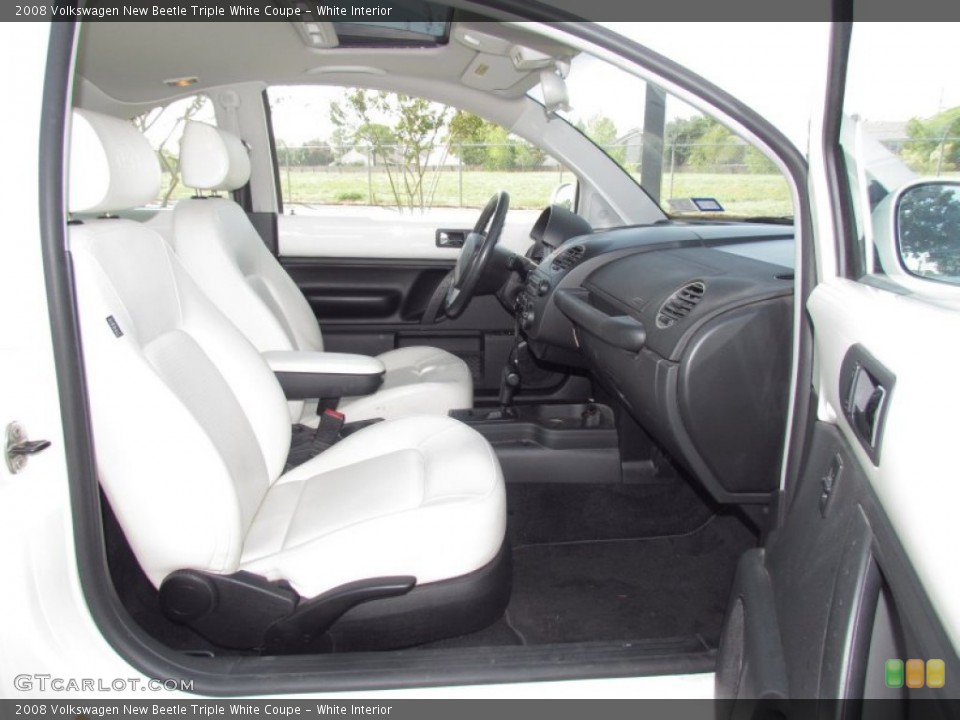 White Interior Photo for the 2008 Volkswagen New Beetle Triple White Coupe #55195194