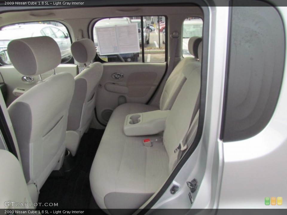 Light Gray Interior Photo for the 2009 Nissan Cube 1.8 SL #55202760