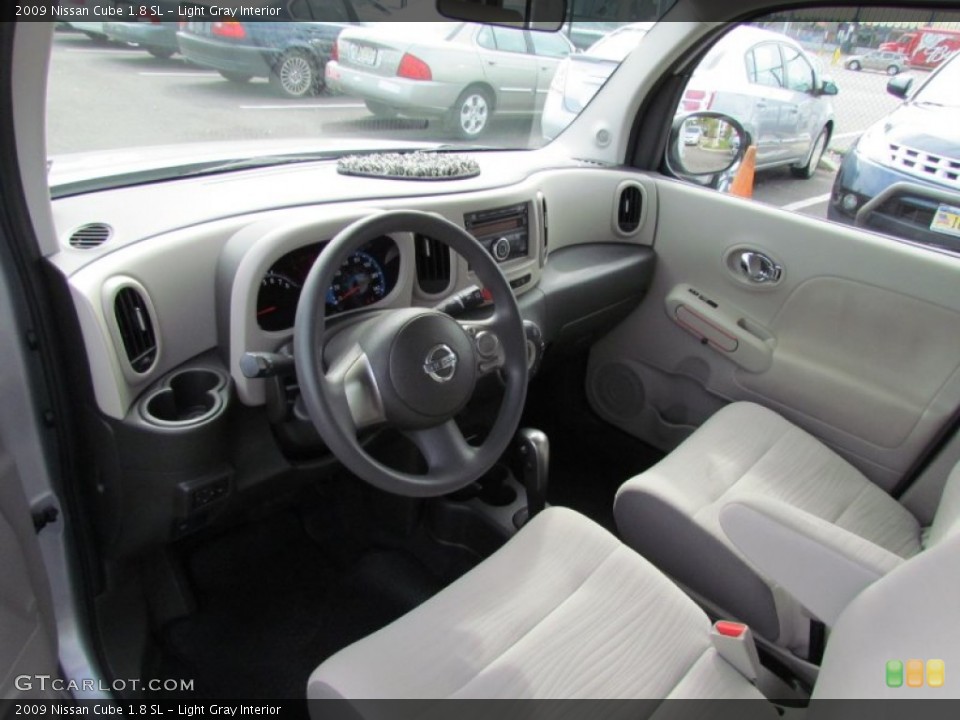 Light Gray Interior Photo for the 2009 Nissan Cube 1.8 SL #55202769