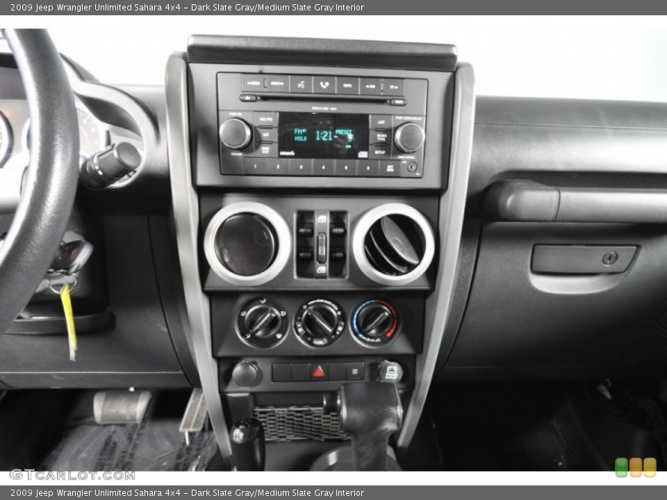 Dark Slate Gray/Medium Slate Gray Interior Controls for the 2009 Jeep Wrangler Unlimited Sahara 4x4 #55204158