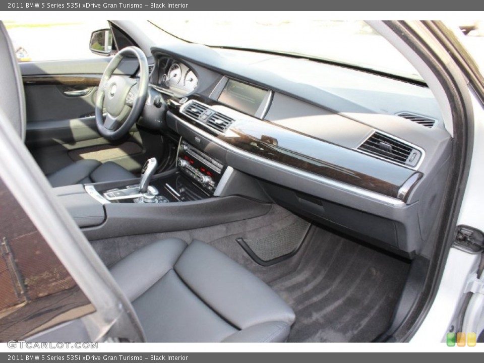 Black Interior Dashboard for the 2011 BMW 5 Series 535i xDrive Gran Turismo #55213540