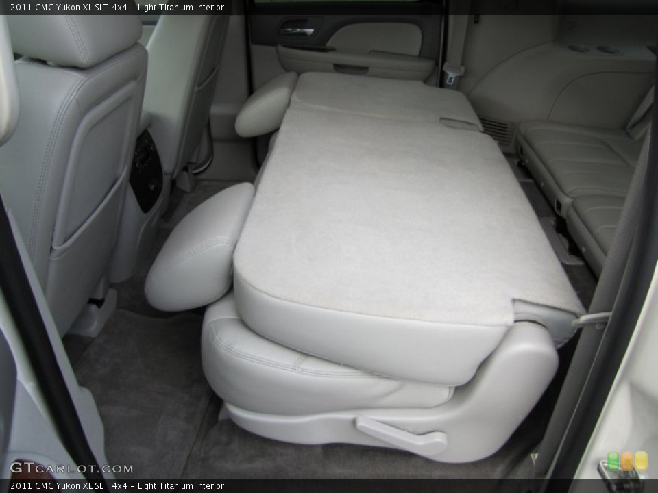 Light Titanium Interior Photo for the 2011 GMC Yukon XL SLT 4x4 #55222858
