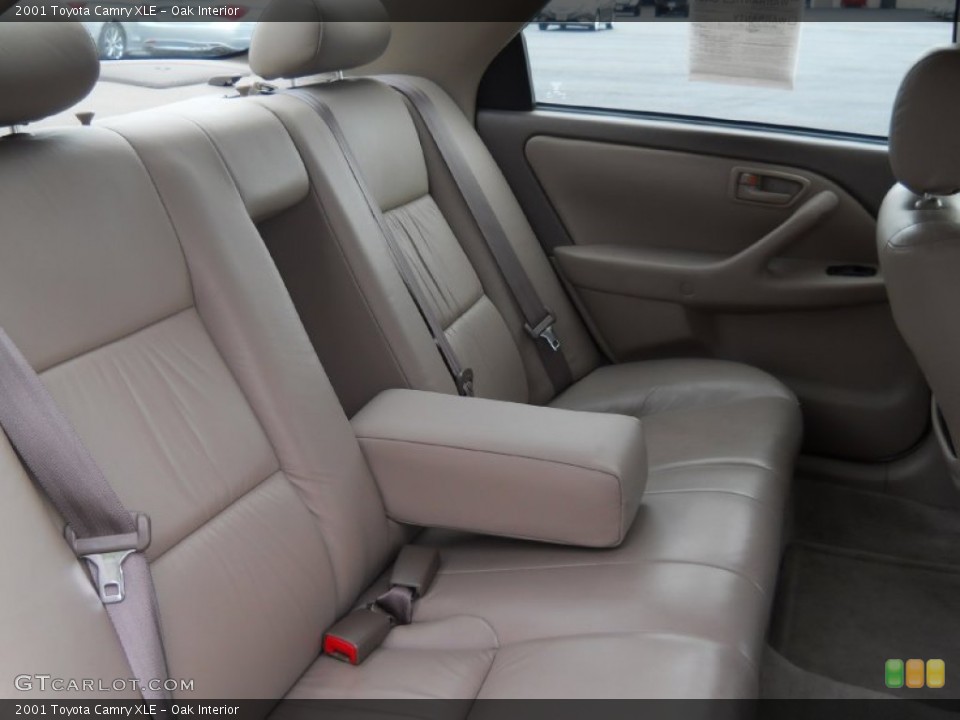 Oak Interior Photo for the 2001 Toyota Camry XLE #55266910