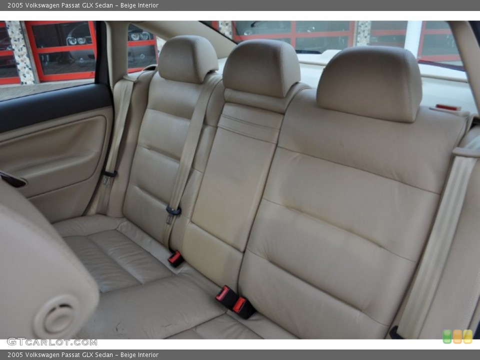 Beige Interior Photo for the 2005 Volkswagen Passat GLX Sedan #55270432