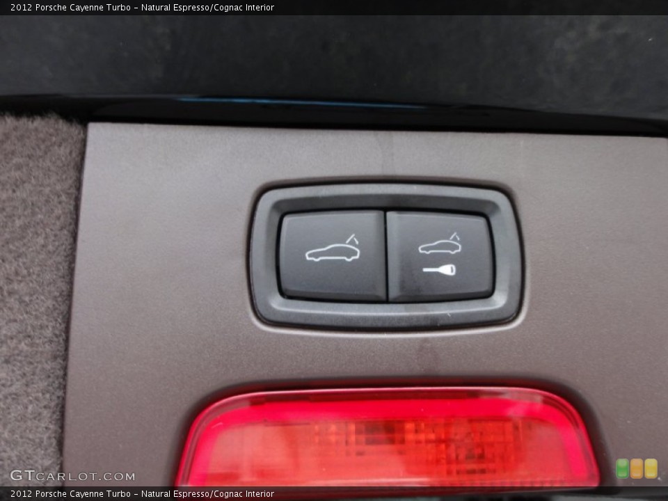 Natural Espresso/Cognac Interior Controls for the 2012 Porsche Cayenne Turbo #55272506