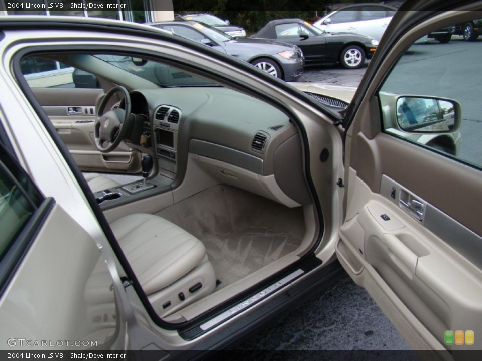 Shale/Dove Interior Photo for the 2004 Lincoln LS V8 #55280475