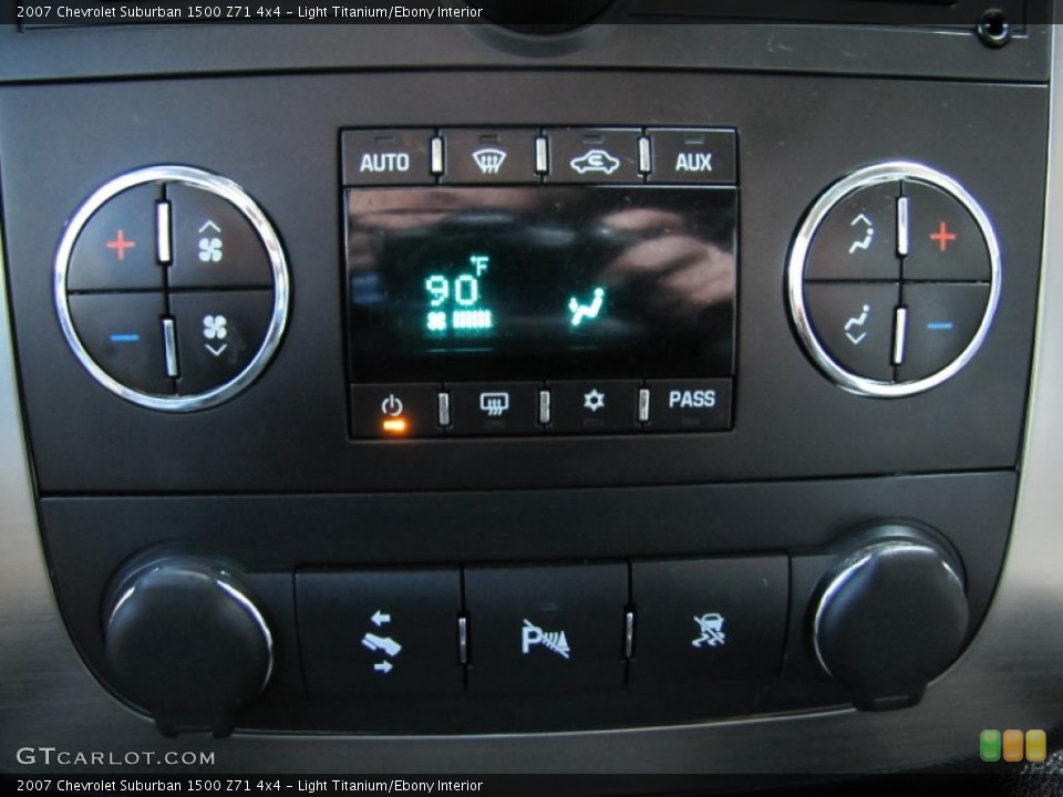 Light Titanium/Ebony Interior Controls for the 2007 Chevrolet Suburban 1500 Z71 4x4 #55289302