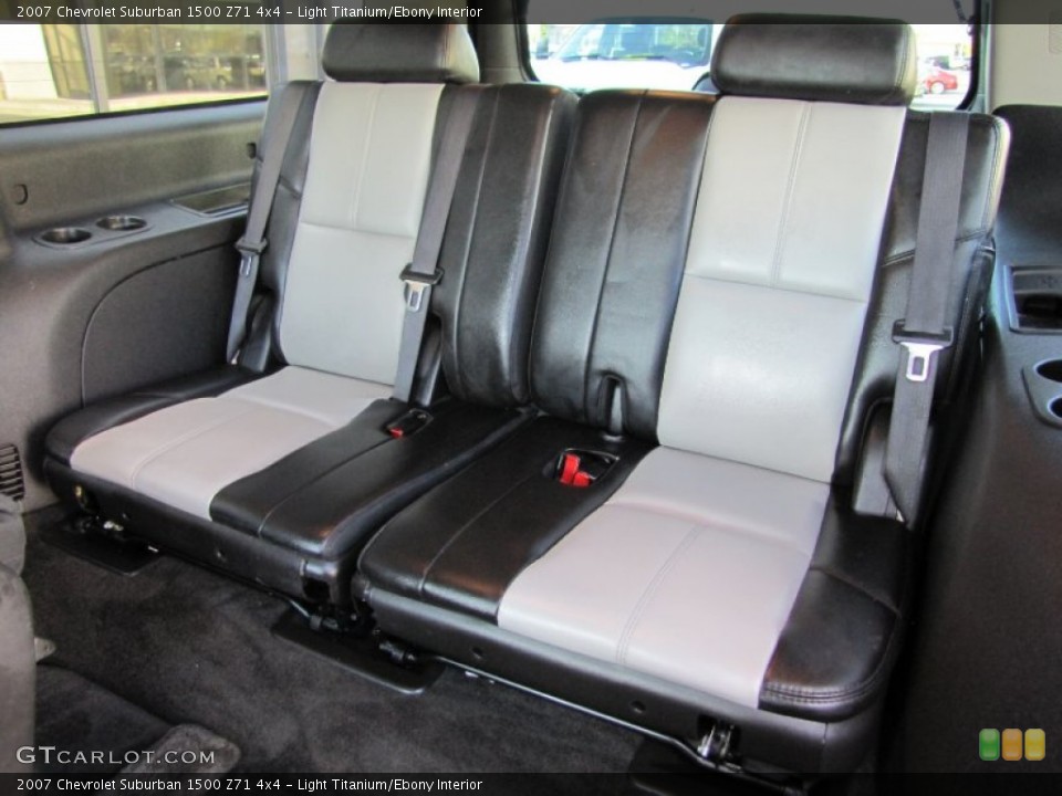 Light Titanium/Ebony 2007 Chevrolet Suburban Interiors