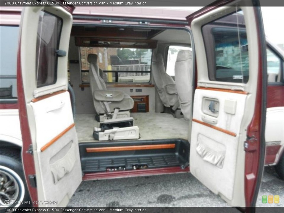 Medium Gray Interior Photo for the 2000 Chevrolet Express G1500 Passenger Conversion Van #55305757