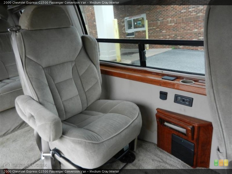 Medium Gray Interior Photo for the 2000 Chevrolet Express G1500 Passenger Conversion Van #55305876