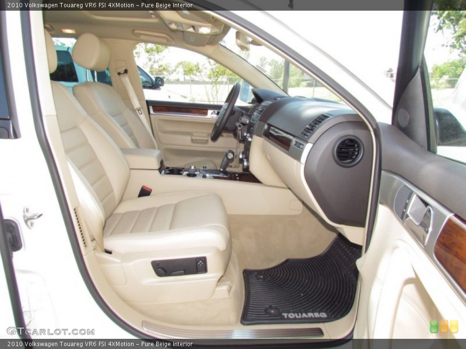 Pure Beige Interior Photo for the 2010 Volkswagen Touareg VR6 FSI 4XMotion #55309387